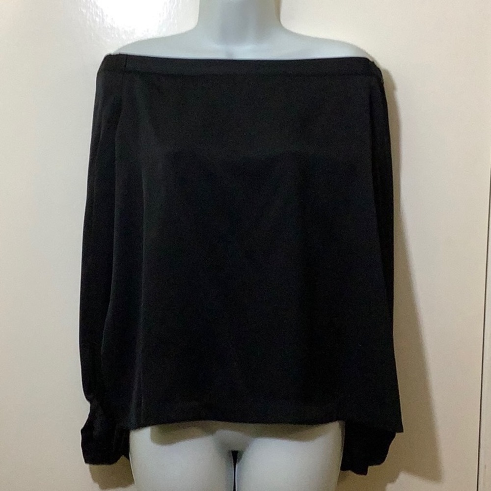 BCBG Maxazria Off-shoulders Top